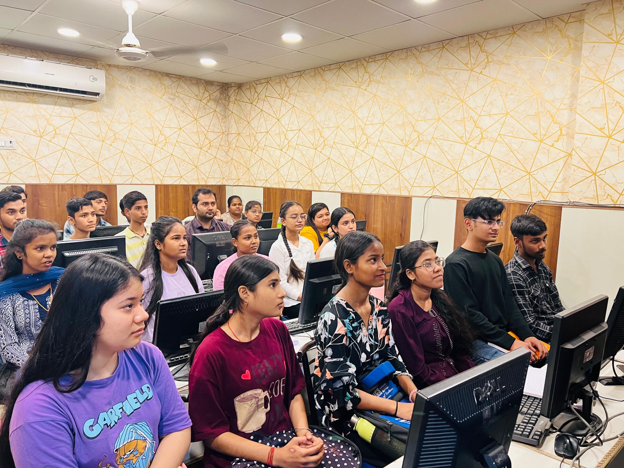 Best Computer Institute in Delhi: Discover DICS Innovatives